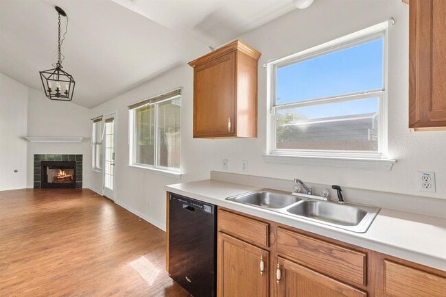 Building Photo - 106 Wisteria Dr