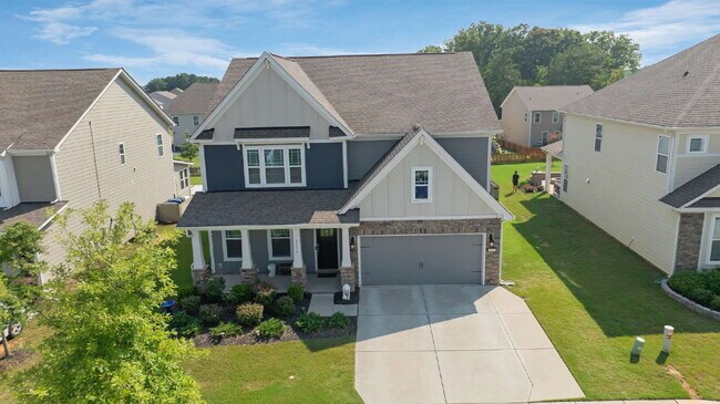 Building Photo - Beautiful Upscale Executive Home with Pool 4B/3Bth with 3,100 sqft