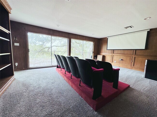 Building Photo - 3202 La Quinta Dr