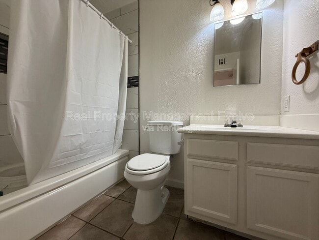 Building Photo - 3926 W Bethany Home Rd