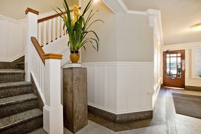 Interior Photo - 355 Grove