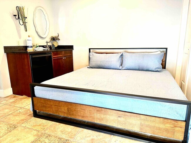 Building Photo - 87 Barracuda St