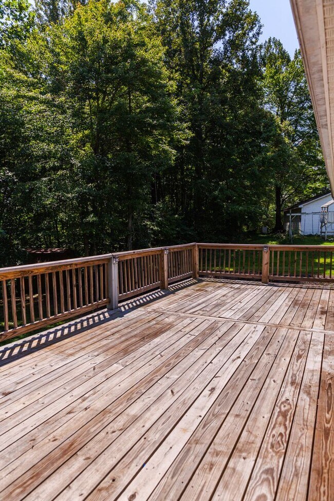 Building Photo - New Listing!