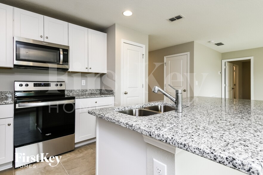 Building Photo - 453 Earhart Dr