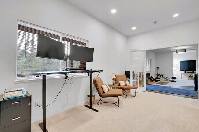 Building Photo - 28384 Kinnikinick Rd