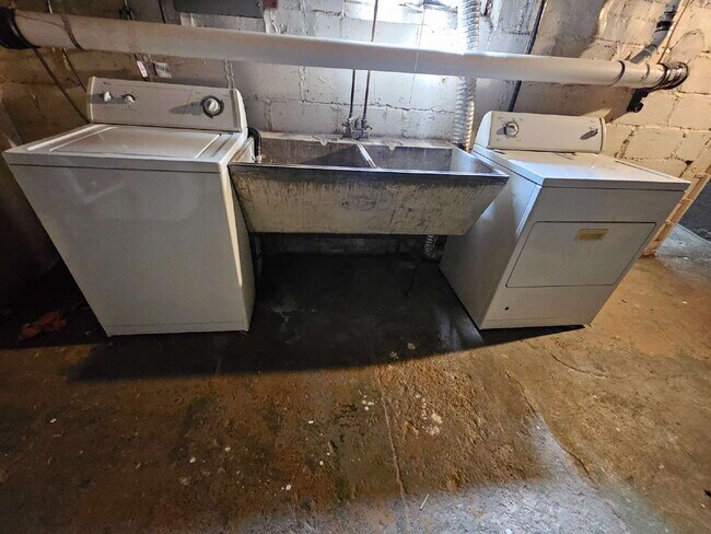 Building Photo - Duplex - 2 Bedroom, 2 Full Bathrooms and a 2 Car Garage. Updated Living Space with Hardwood Floor...