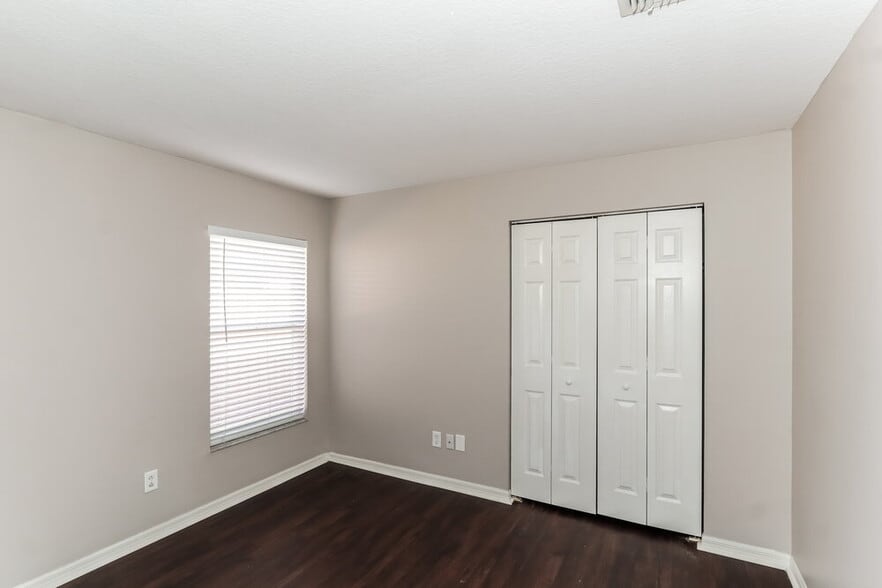 Building Photo - 1710 Wakefield Dr