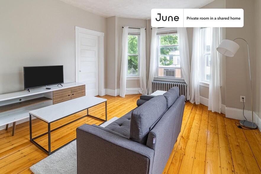 Building Photo - Room in Shared 4 bed/1 bath home