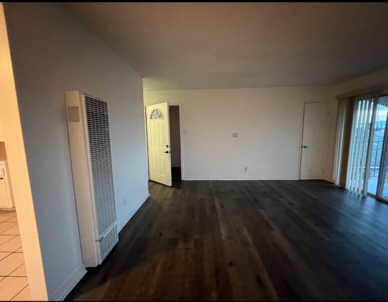 Building Photo - 1348 W 92nd St