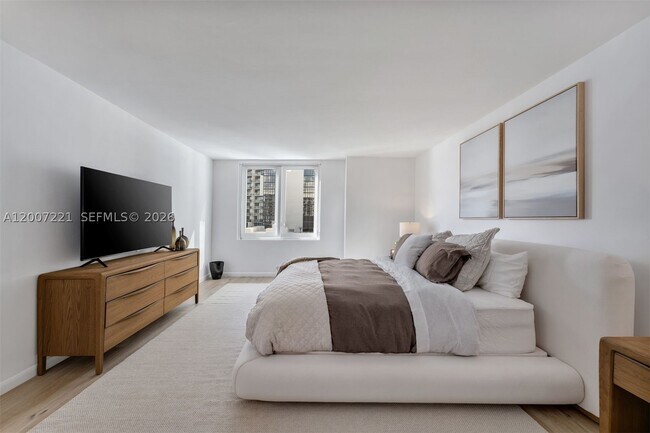 Building Photo - 2301 Collins Ave