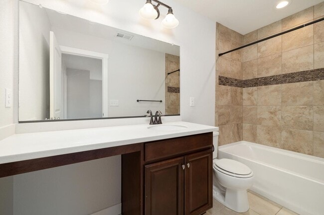 Building Photo - Outstanding Townhome W/ Large 3 Bed- 2.5 Bath and 2-Car Garage!