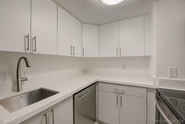 Building Photo - 2100 Brickell Ave