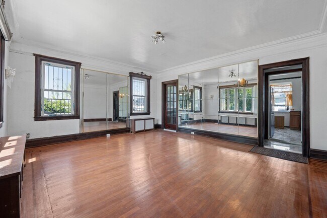 Building Photo - 105-05 Ditmars Blvd