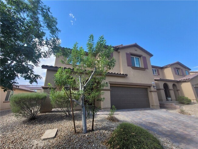 Building Photo - 2409 W Gilmore Ave