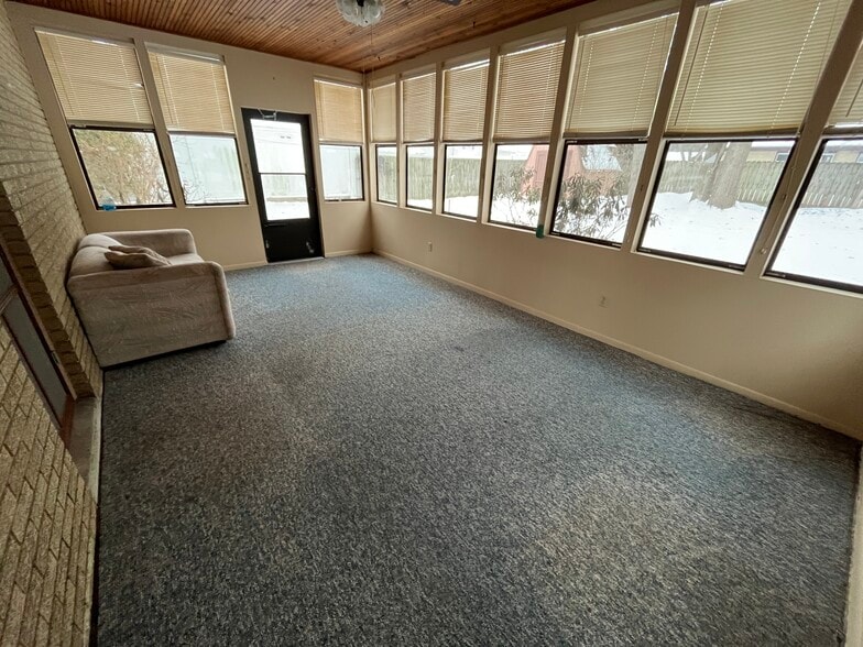 Building Photo - 350 W Mae Rose Ave