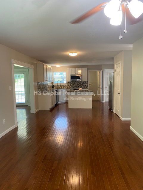 Building Photo - 2852 Fairway Dr