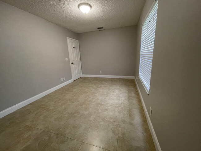 Building Photo - 9173 Tivoli Pl