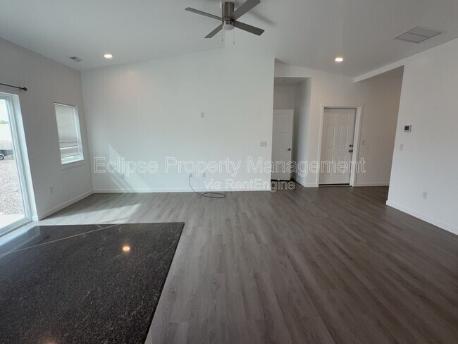 Building Photo - 147 Buena Vista Dr