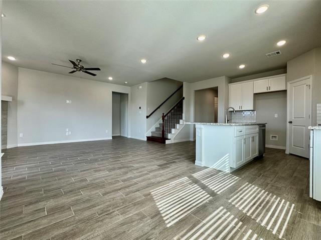 Building Photo - 910 Rosebud Trl