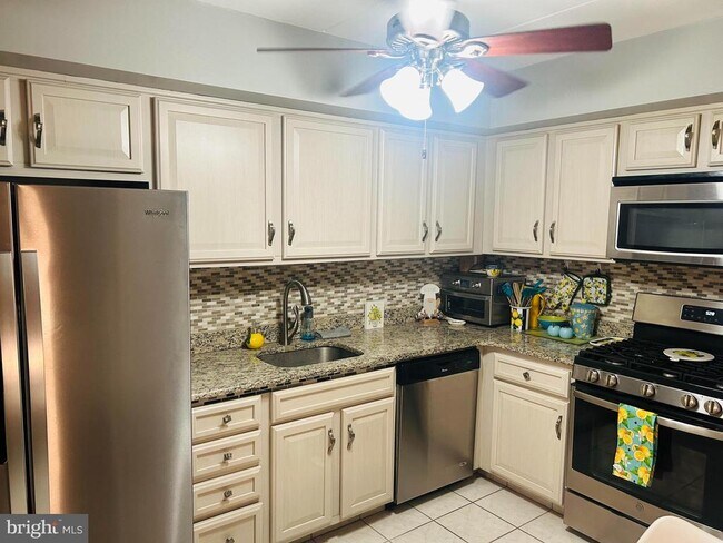 Building Photo - 60104 Delaire Landing Rd