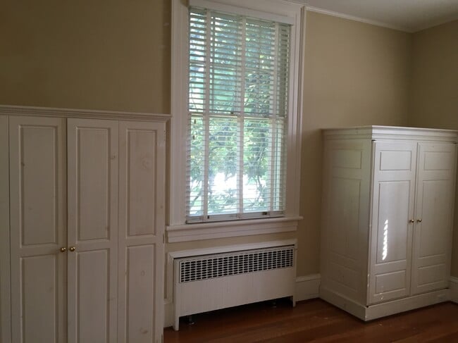 Dressing Room - 1403 N Augusta St