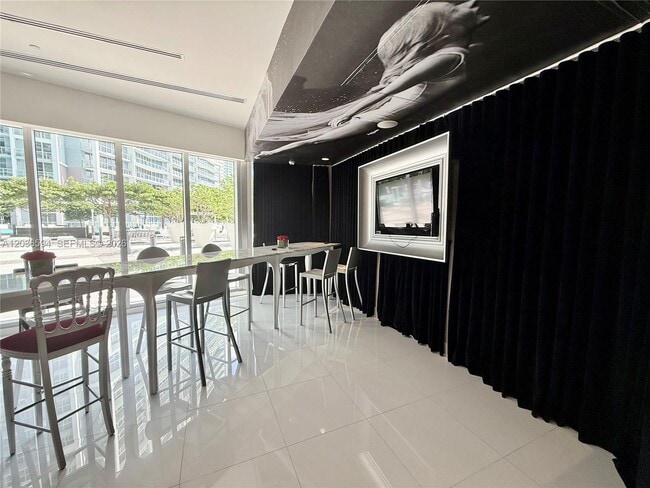Building Photo - 495 Brickell Ave