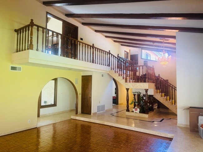 Building Photo - 115 Vientos Rd