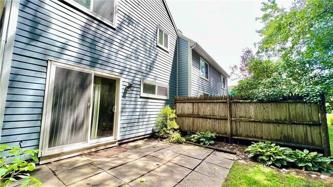 Building Photo - 25 Farmington Meadow Dr