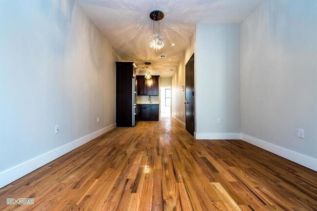 Building Photo - 1328 Halsey St