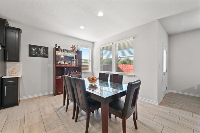 Building Photo - 294 Thornless Cir