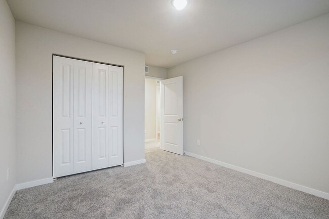 Building Photo - Resort Style Living with Pool and Clubhouse in Kensington Place!