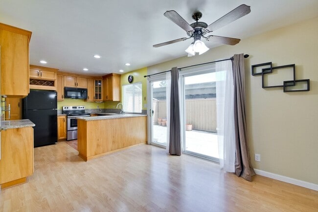 Building Photo - Beautiful 4 Bed 2.5 Bath Town Home in Fremont Northgate Area !