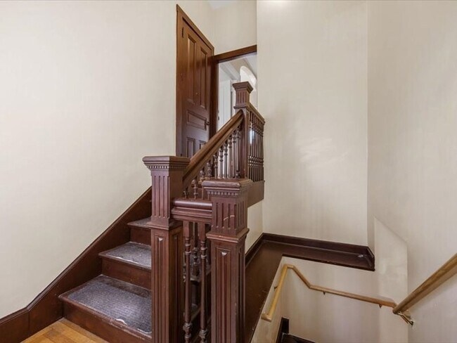 Building Photo - 52 Underwood St