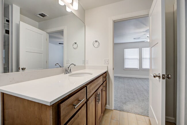 Building Photo - 323 Woodrock St