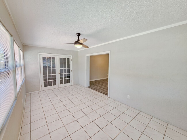 Building Photo - 608 Tangerine Ave