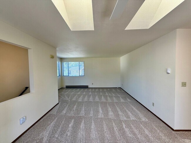 Building Photo - Charming 1 bed, 1 bath Top Floor Duplex Lynnwood/ $1500mo.
