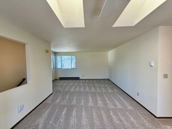 Building Photo - Charming 1 bed, 1 bath Top Floor Duplex Lynnwood/ $1800mo.