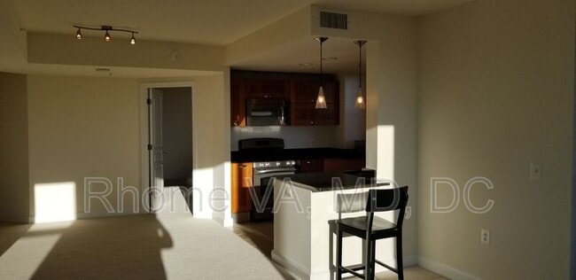 Building Photo - 2451 Midtown Ave