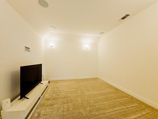 Building Photo - 332 Turnbuckle Bnd