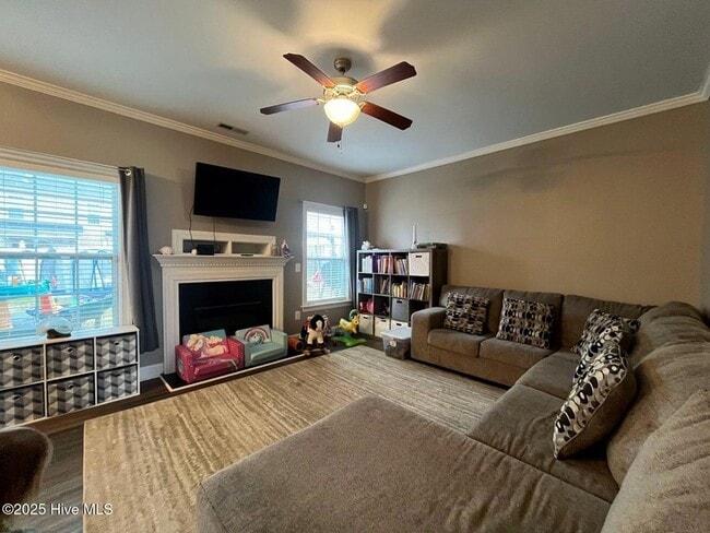 Building Photo - 582 Century Dr