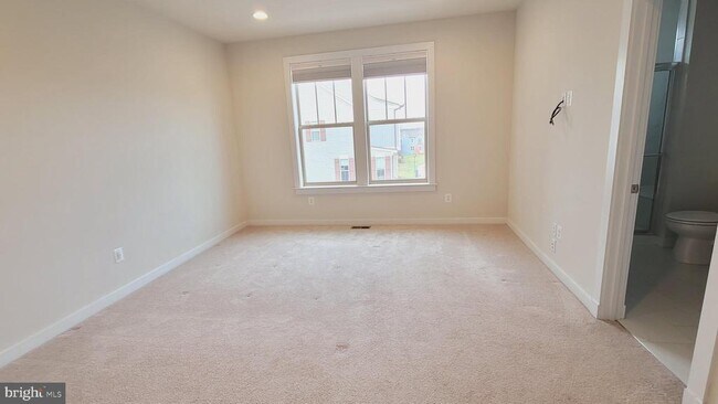 Building Photo - 9001 Shady Pines Dr