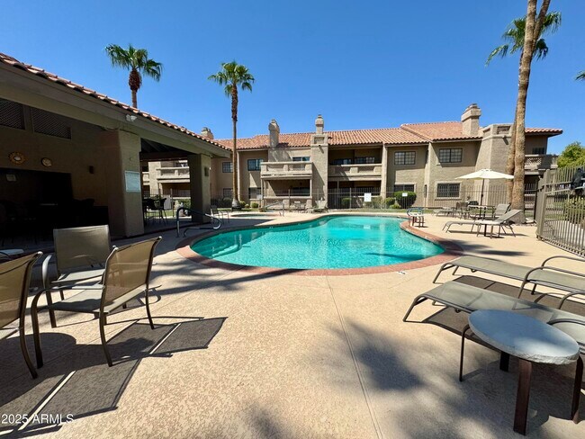 Building Photo - 930 N Mesa Dr