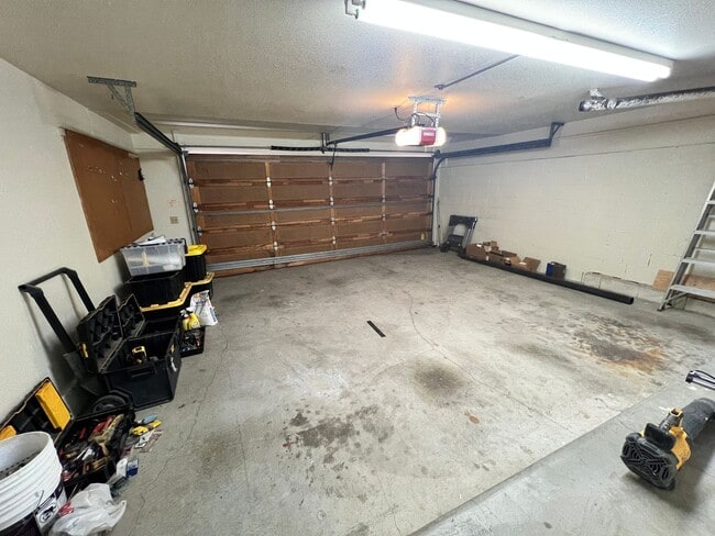 Building Photo - Grand Ave Barakat