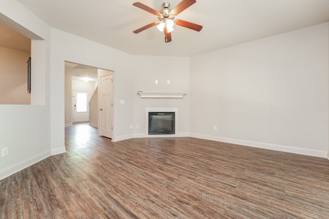 Building Photo - 905 Justice Dr