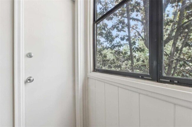 Building Photo - 73 Montre Square NW