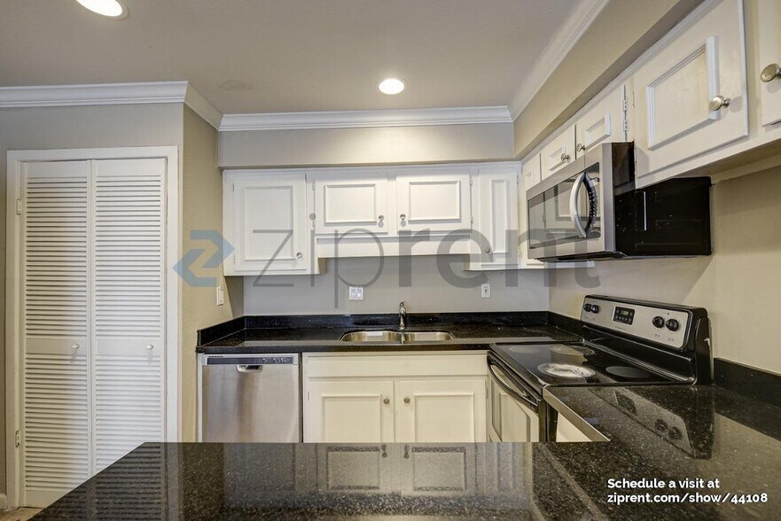 Building Photo - 5315 Fleetwood Oaks Ave