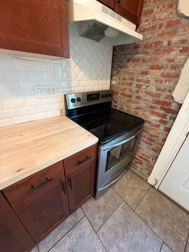 Building Photo - 2256 Blendon Pl
