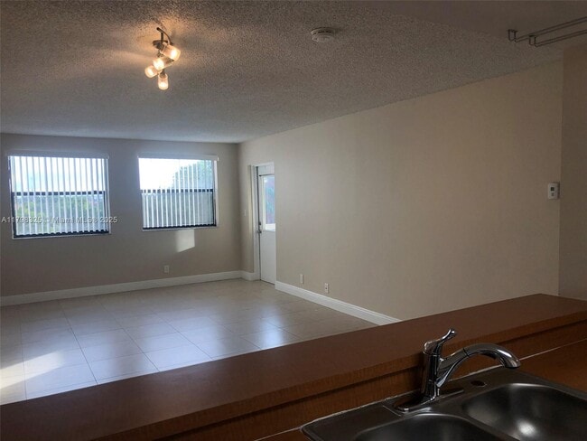 Building Photo - 8160 Geneva Ct