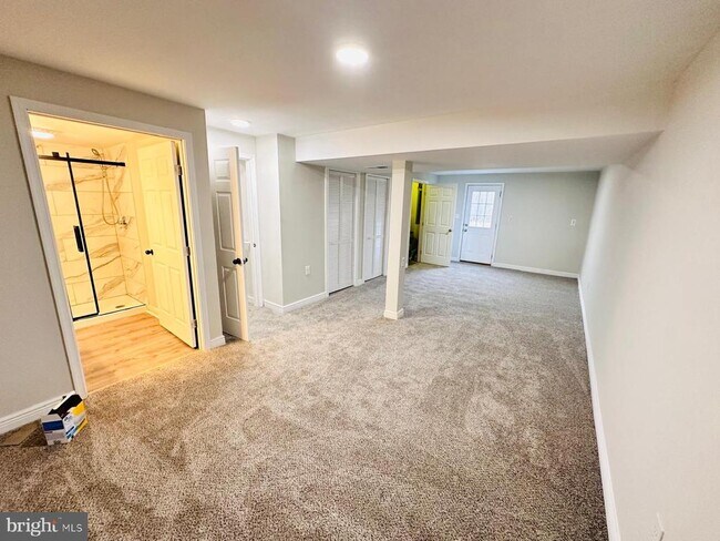 Building Photo - 35178 Sara Ct