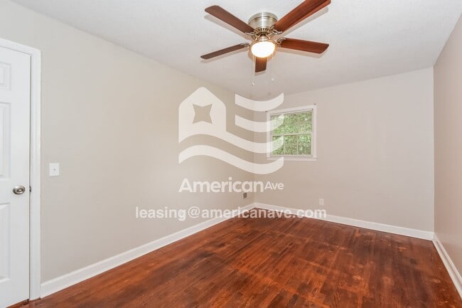 Building Photo - 912 Delta Dr